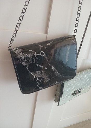  Beden gri Renk Bershka Kot Çanta ve Mermer Desenli Siyah Çanta