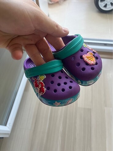 CROCS ÇOCUK TERLİK DENİZ KIZI ORJİNAL C5 20 21 NUMARA