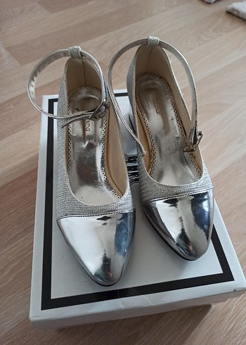 Gri Metal Tokalı Topuklu Çocuk Ayakkabısı - Görsel 2