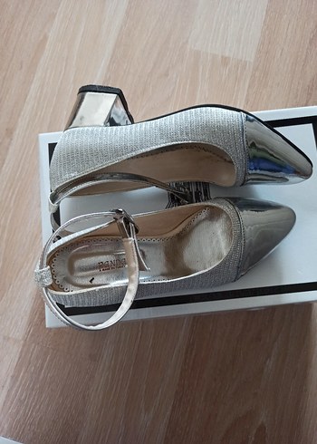 Gri Metal Tokalı Topuklu Çocuk Ayakkabısı - Görsel 3