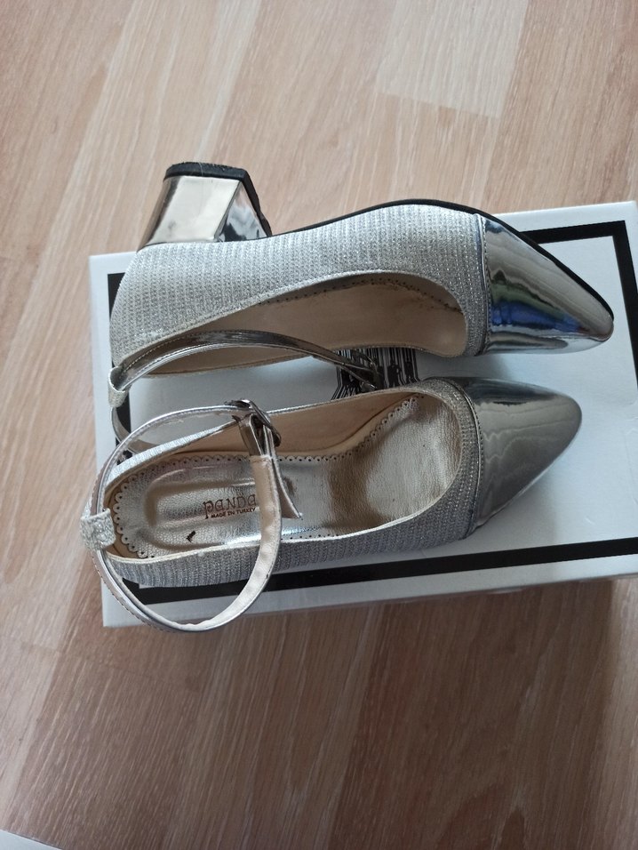 Gri Metal Tokalı Topuklu Çocuk Ayakkabısı - Görsel 3