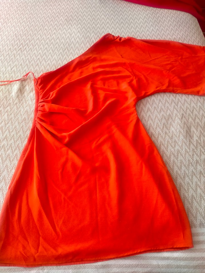 H&M turuncu tek kol elbise - Görsel 2