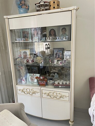 gümüşlük ve tv ünitesi