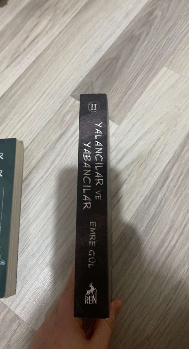 Yabancılar ve Yalancılar Roman Seti - Emre Göl - Görsel 3