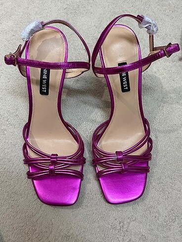 Nine West Nine west
