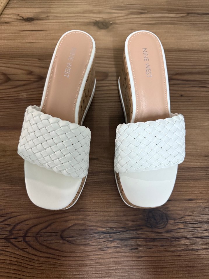 Beyaz Hasır Detaylı Dolgu Topuk Terlik - Görsel 3