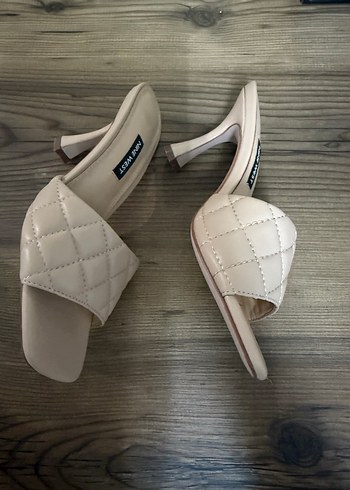 Nine West Kadın Bej Kareli Topuklu Terlik - Görsel 2