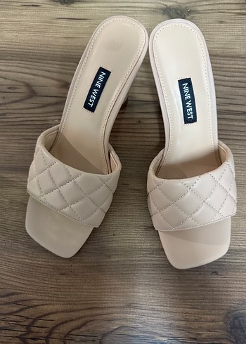 Nine West Kadın Bej Kareli Topuklu Terlik - Görsel 3