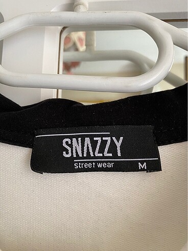 Diğer Snazzy düğmeli tişört