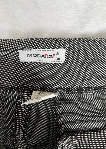 Siyah Düğmeli Kadın Pantolon - Görsel 3