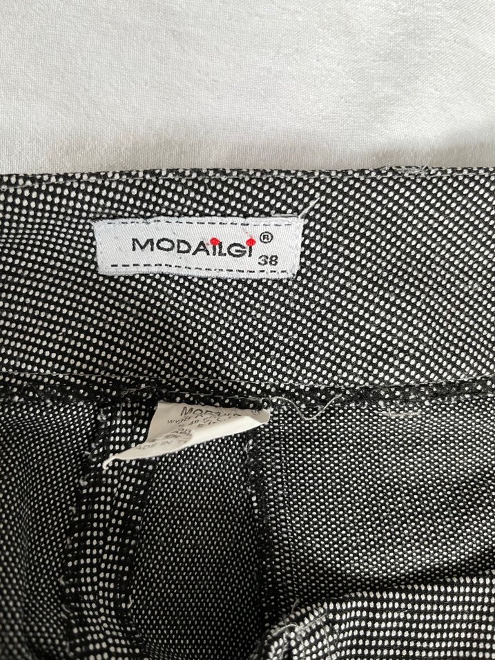 Siyah Düğmeli Kadın Pantolon - Görsel 3