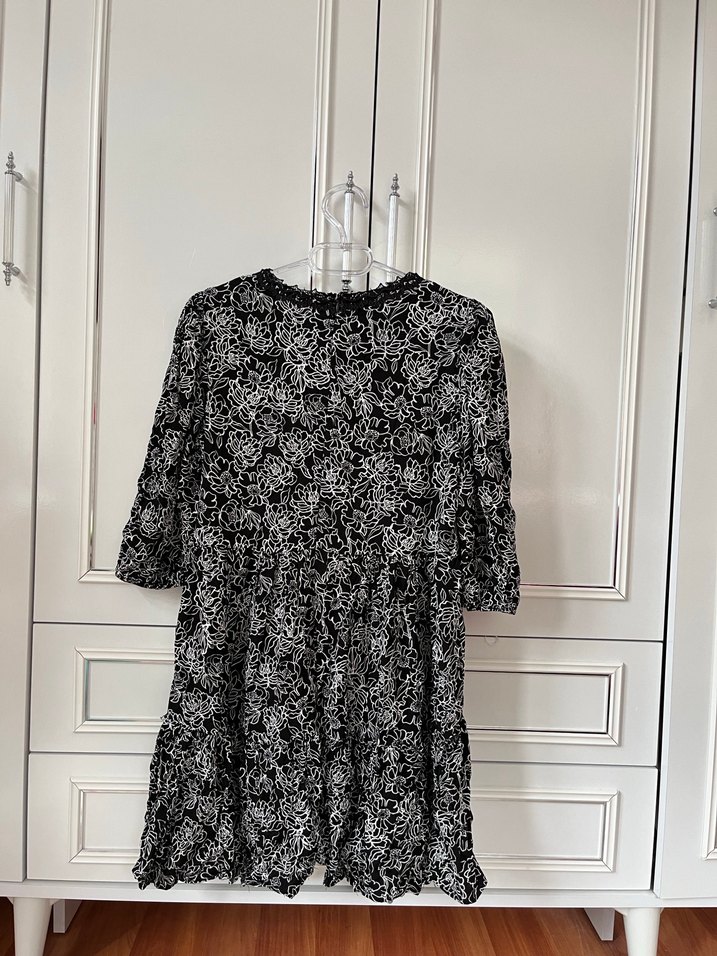 Dantel Detaylı Siyah Midi Elbise - Görsel 2