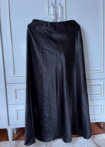 Siyah Uzun Saten Kadın Etek - Görsel 2