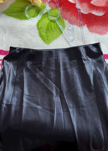 Siyah Uzun Saten Kadın Etek - Görsel 3