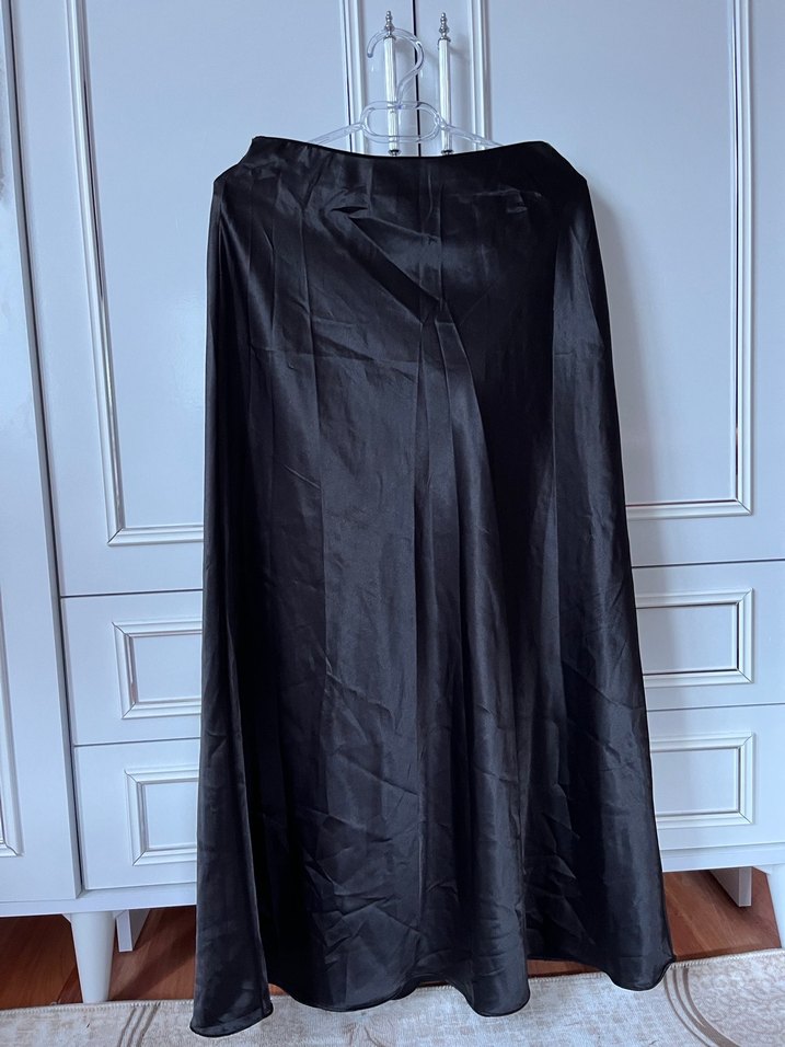 Siyah Uzun Saten Kadın Etek - Görsel 2