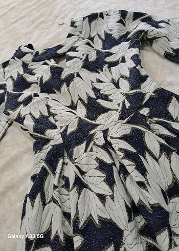 Krem siyah V Yaka Uzun Kollu Pliseli Elbise - Görsel 3