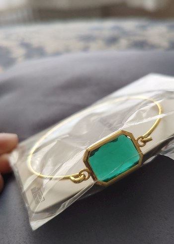 Altın Renkli Minimalist Taşlı Kadın Bileklik