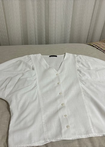 Düğmeli V Yakalı Beyaz Keten Kadın Gömlek - Görsel 2