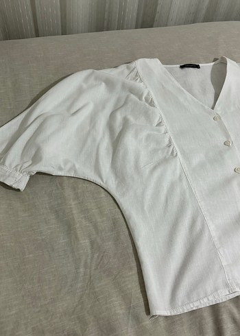 Düğmeli V Yakalı Beyaz Keten Kadın Gömlek - Görsel 9
