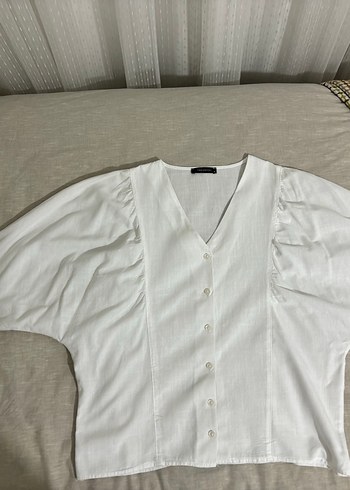 Düğmeli V Yakalı Beyaz Keten Kadın Gömlek - Görsel 3