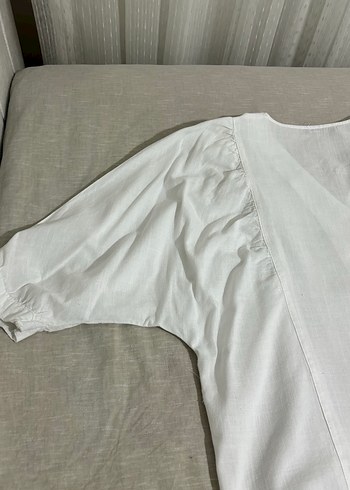 Düğmeli V Yakalı Beyaz Keten Kadın Gömlek - Görsel 7