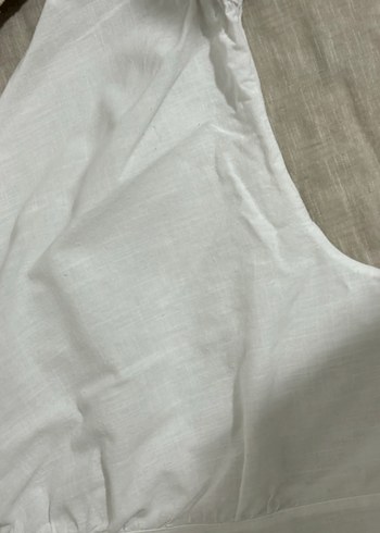 Düğmeli V Yakalı Beyaz Keten Kadın Gömlek - Görsel 5