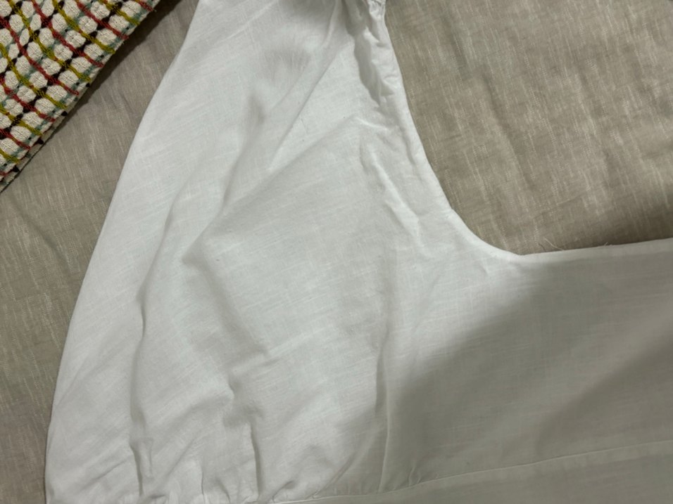 Düğmeli V Yakalı Beyaz Keten Kadın Gömlek - Görsel 5