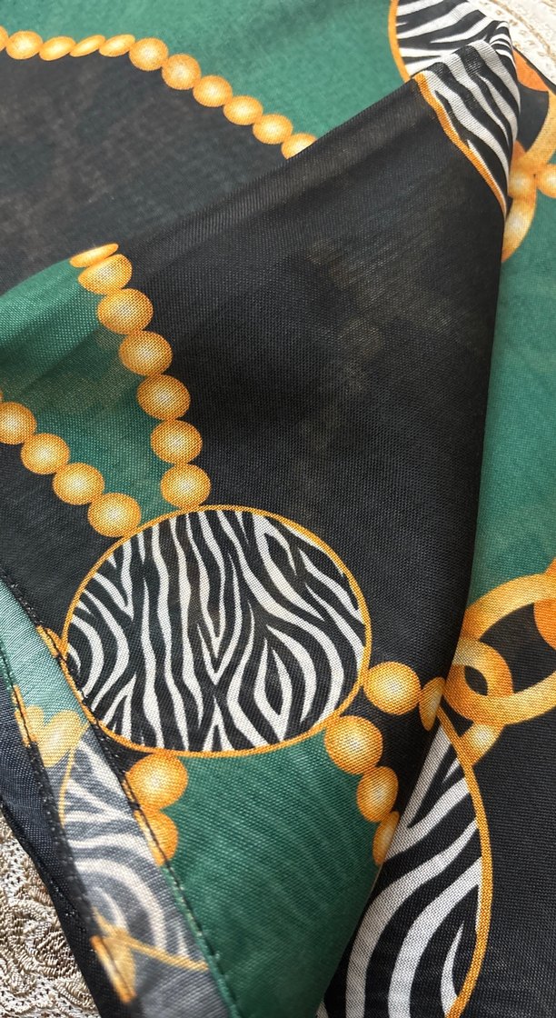 Yılan Desenli Altın Zincir Detaylı Kadın Şalı - Görsel 2