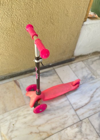 Pembe Renkli Çocuk Scooterı