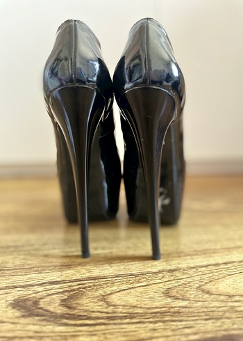Siyah Rugan Platformlu Stiletto Topuklu