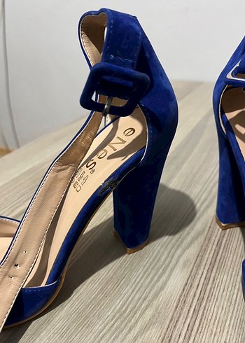 Klasik Mavi Süet Tokalı Topuklu Ayakkabı - Görsel 4