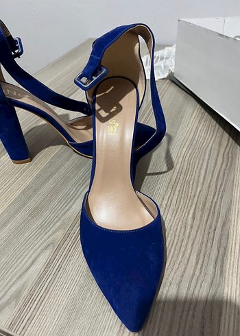 Klasik Mavi Süet Tokalı Topuklu Ayakkabı - Görsel 3