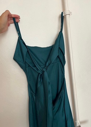 zümrüt yeşili Saten Uzun Askılı Elbise - Görsel 3