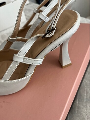 37 Beden Stiletto