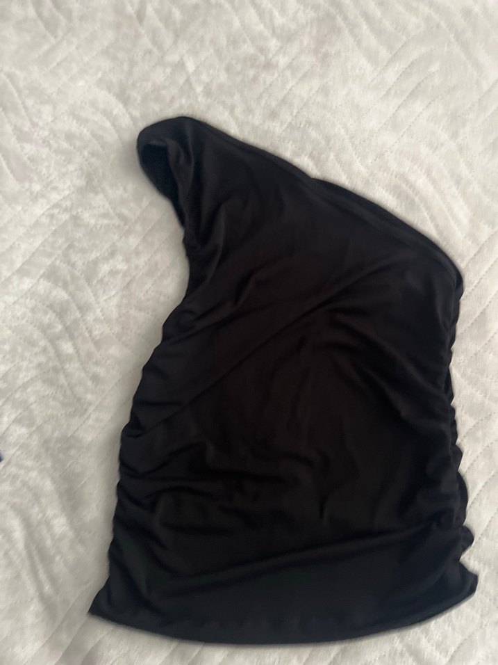 Siyah Drapeli Tek Omuzlu bluz - Görsel 2