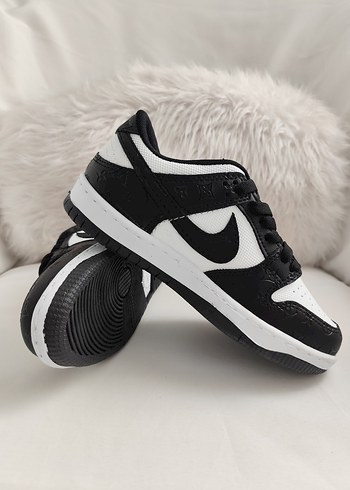 36 Beden beyaz Renk Orjinal marka Nike SB low spor ayakkabı
