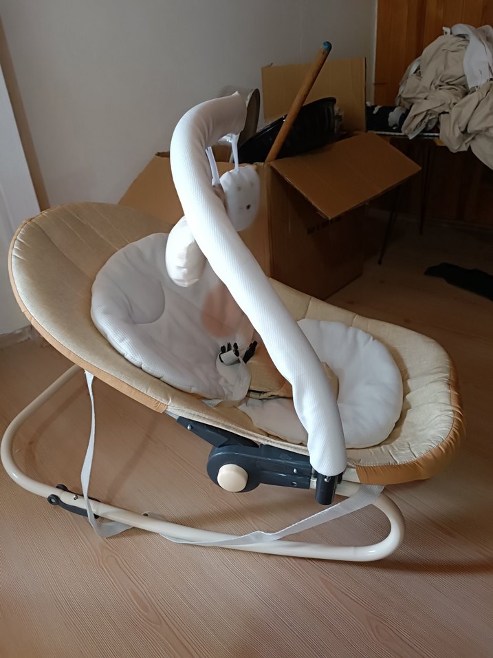 Beyaz Bebek Beşiği ve Sallanır Koltuk - Görsel 4