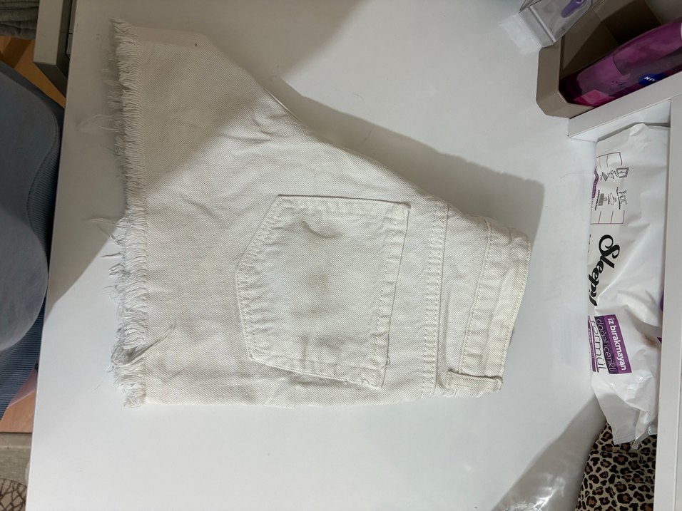 Düğmeli Beyaz Kadın Mini Denim Şort - Görsel 2