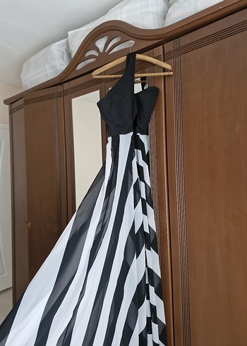 Drapeli Siyah Beyaz Zebra Desenli Uzun Elbise