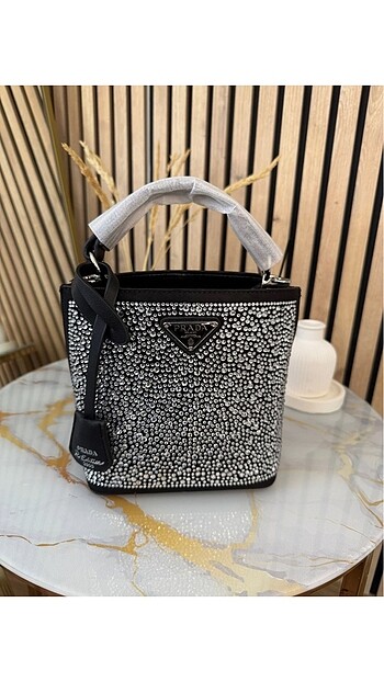 Prada taşlı