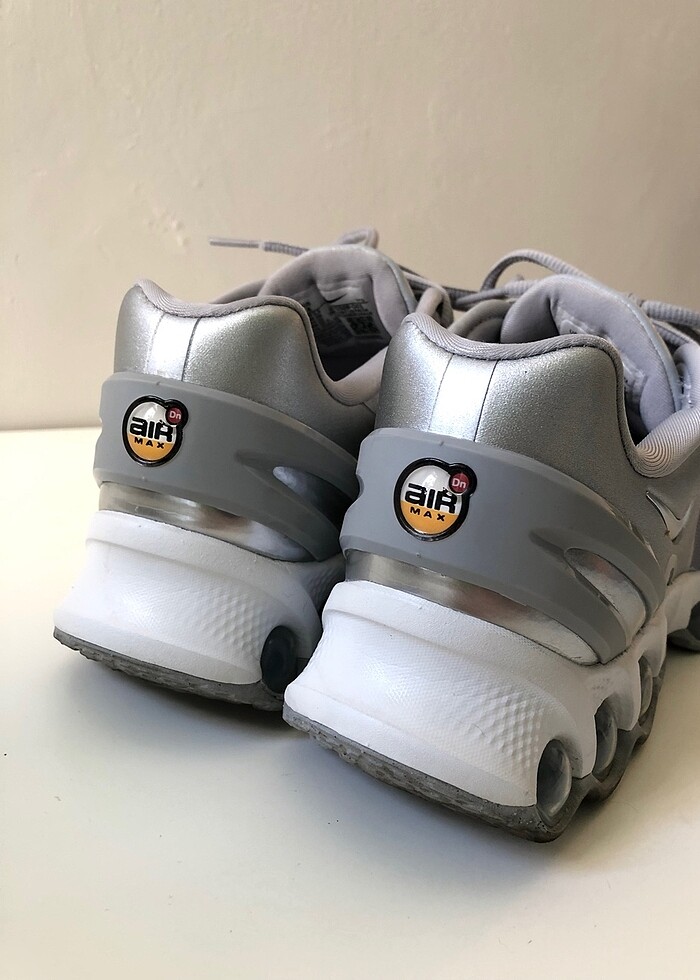 Nike DN8 Metalik Spor Ayakkabı - Görsel 3