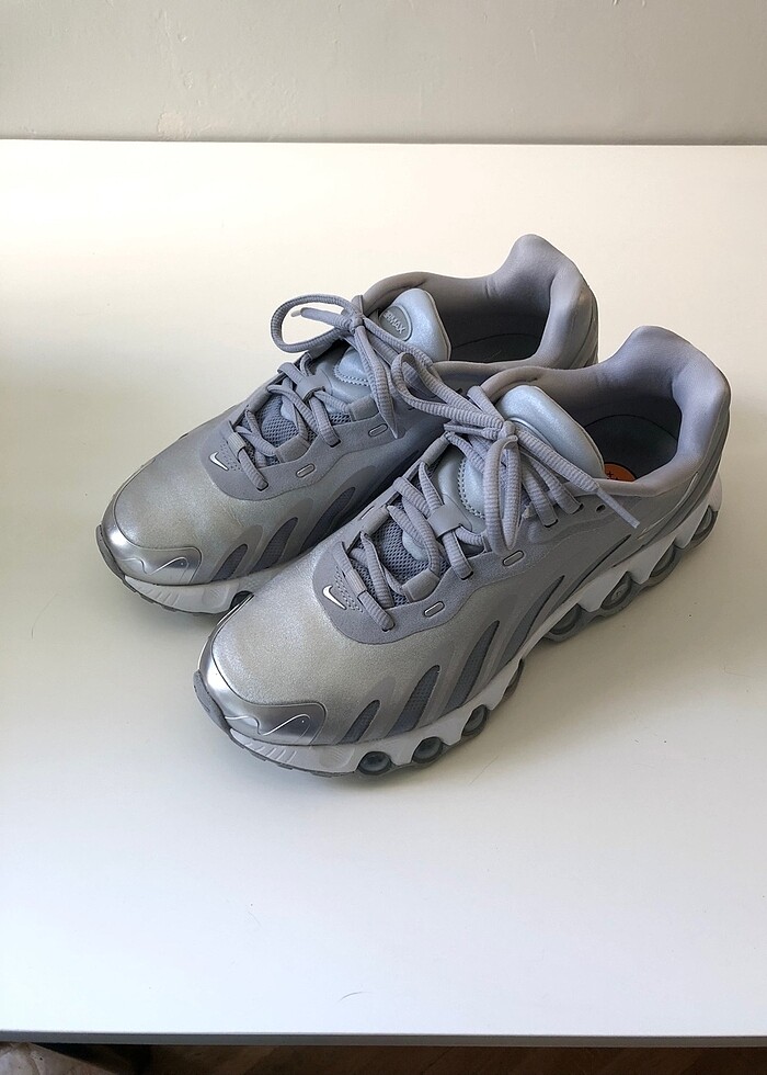 Nike DN8 Metalik Spor Ayakkabı - Görsel 4