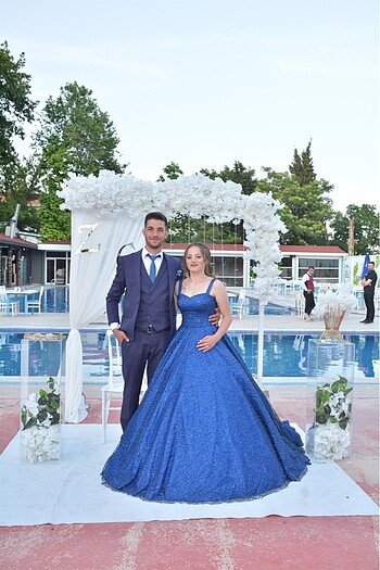 Nişan elbisesi