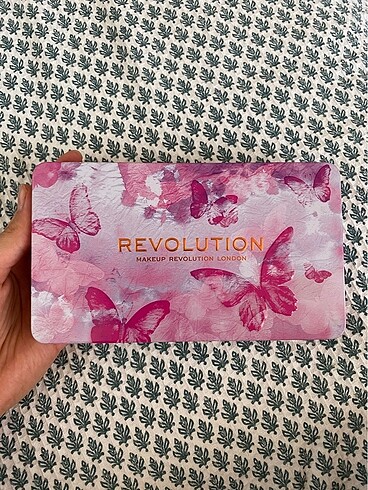 Revolution far paleti