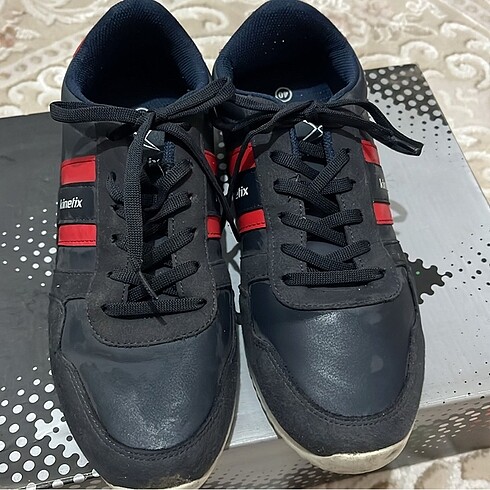Kinetix Marka Bağcıklı Sneakers