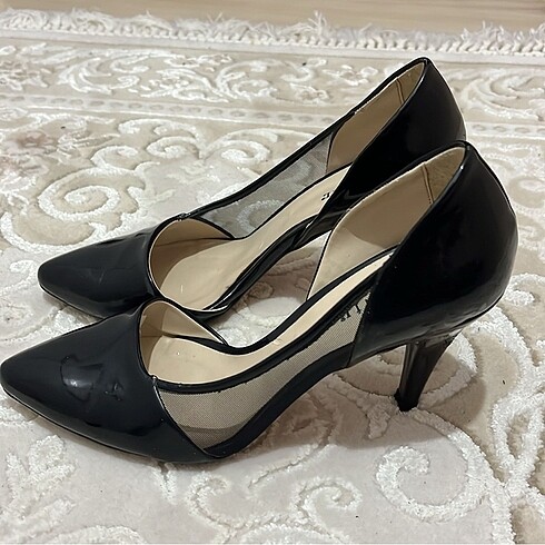 Diğer Siyah Fileli Stiletto