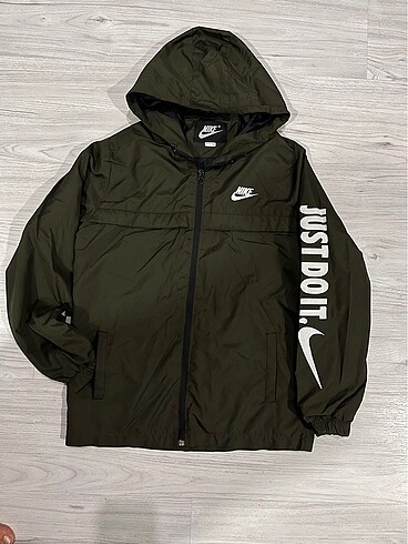 Nike yağmurluk