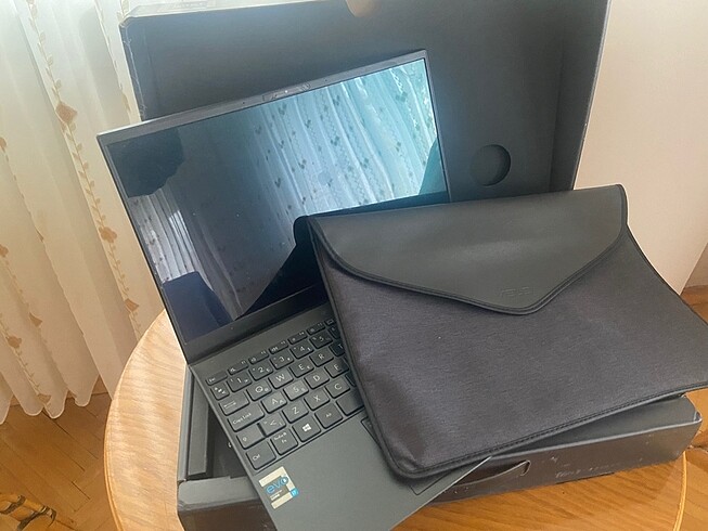  Beden Renk ASUS ZENBOOK 13 552 GB SSD 16 GB RAM