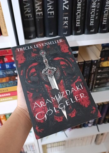 Aramızdaki Gölgeler - Tricia Levenseller
