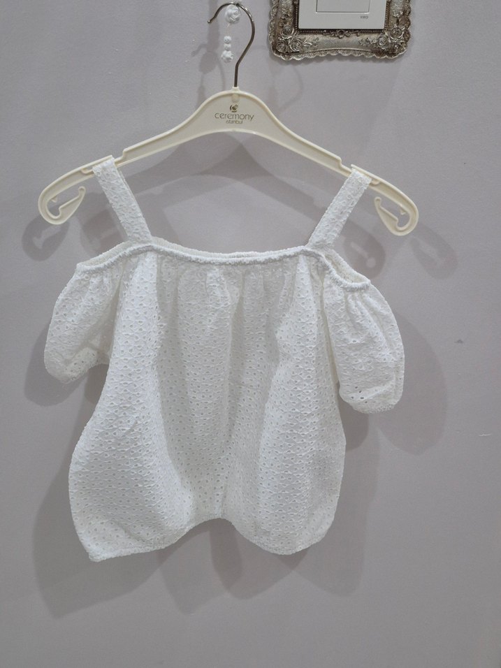 Nakışlı Beyaz Mini Kolsuz Bluz - Görsel 3